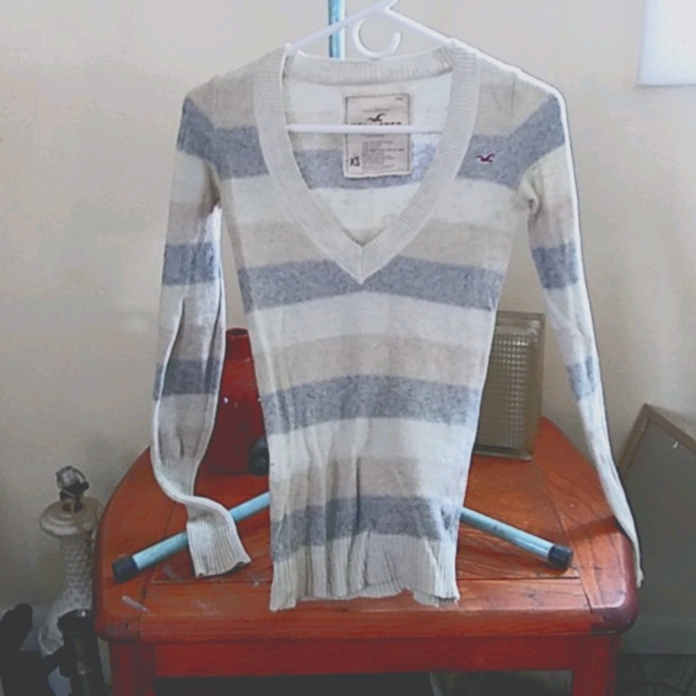 Hollister sweater
